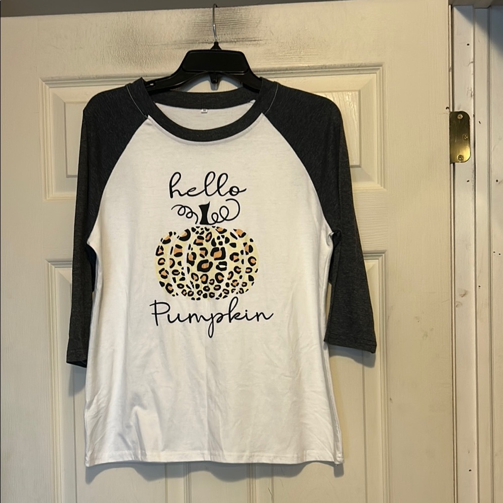 Hello Pumpkin White and Gray Leopard Print Hello Pumpkin Shirt Size Small